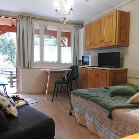 Les Myrtilles A 200m Des Pistes לה ליאורן